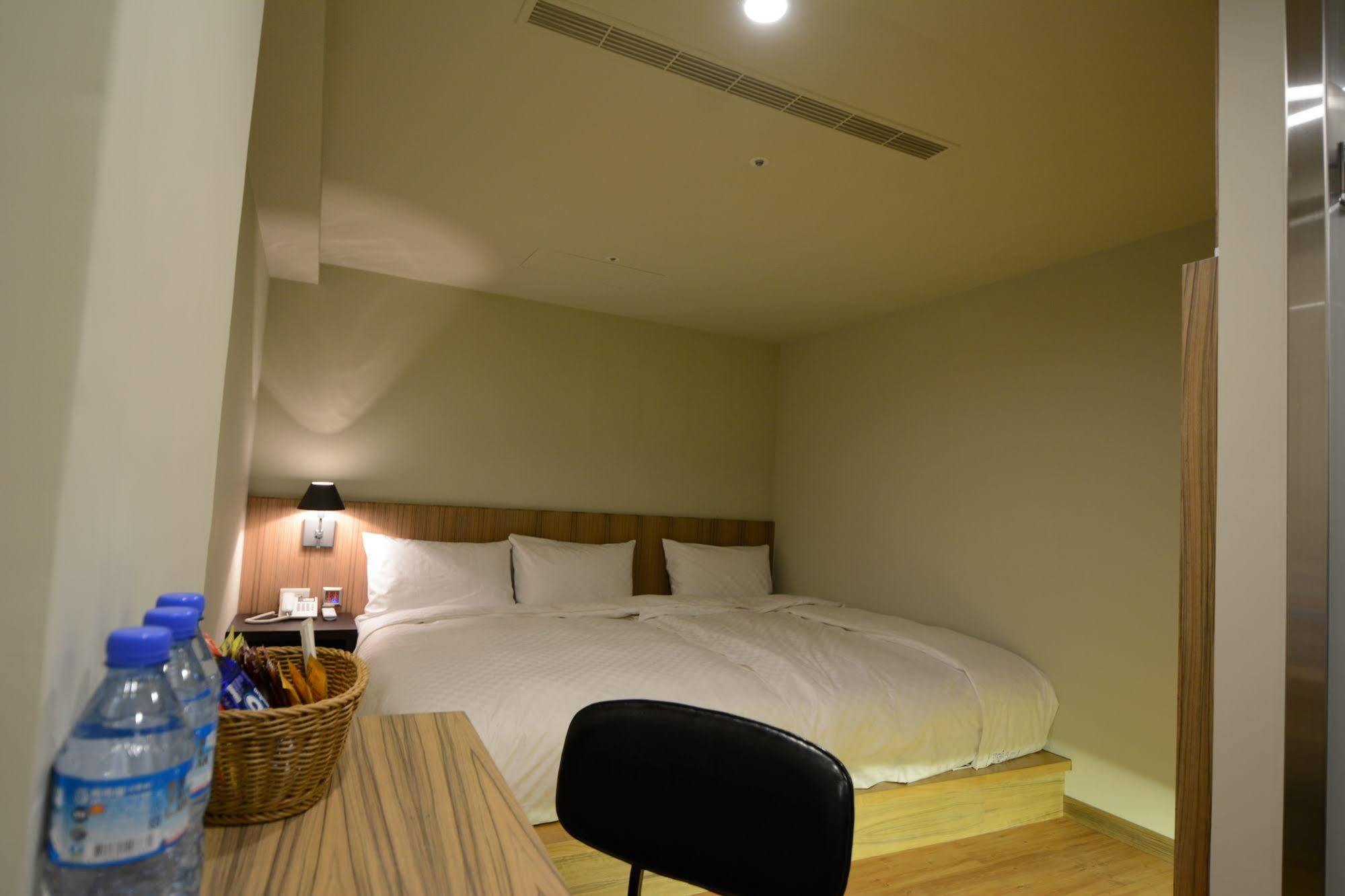 Smile Inn - Taipei Main Station Luaran gambar